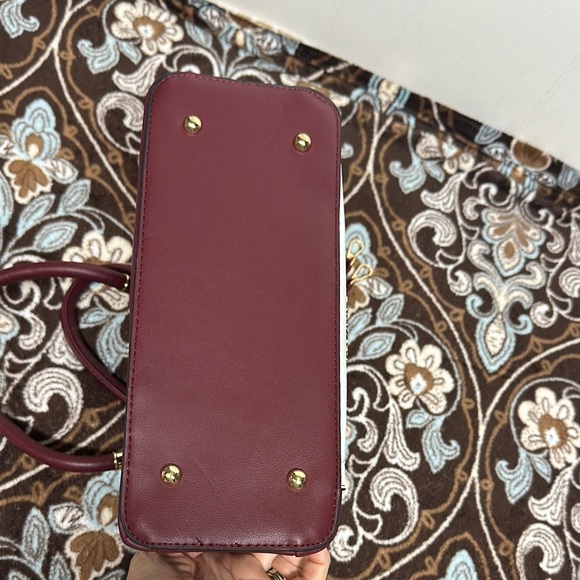 Chic Brown and White Crossbody Bag with Structured Design - Picture 5 of 13